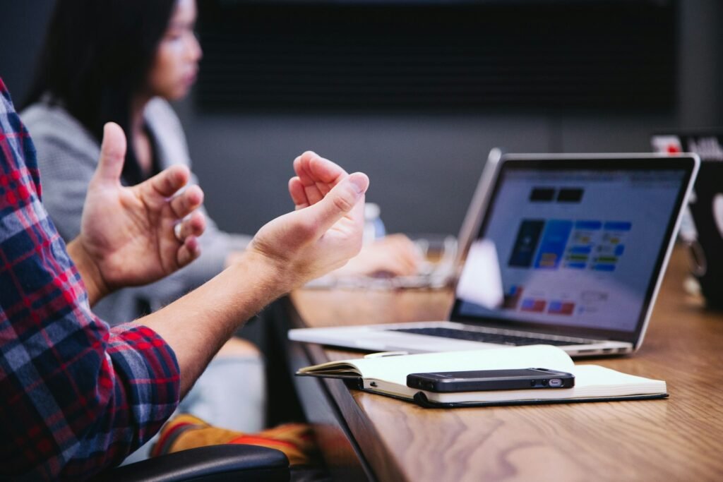 How to Choose a Shopify Theme: 9 Smart Tips for 2026